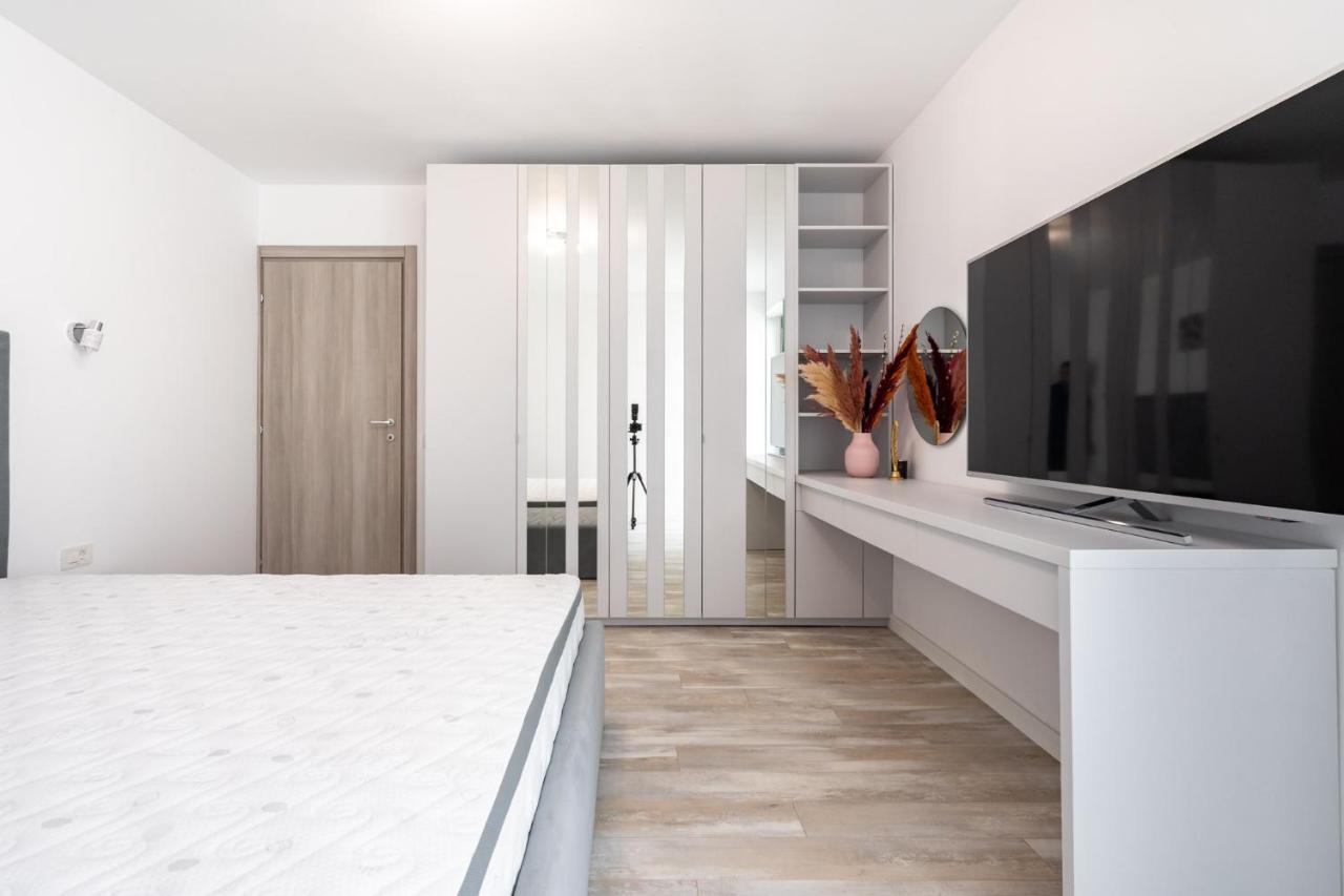 Central Apartment Diamond Bucharest Exterior photo